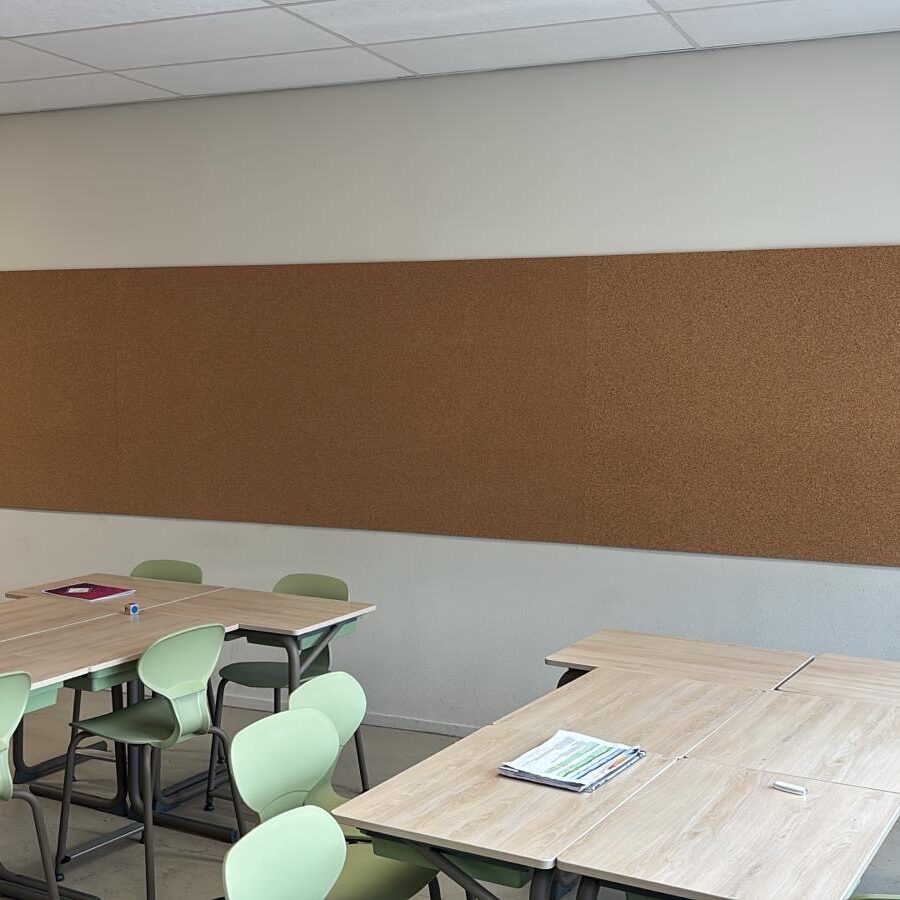 Prikborden op scholen en kantoorruimte